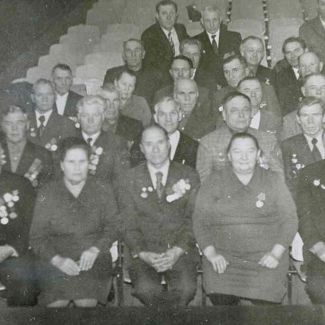 40-летие Сталинградской битвы. Группа ветеранов на торжественном собрании в РДК.