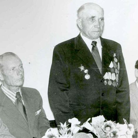 70-летие ветерана войны Ф.Е. Дьячкова. Актовый зал сельского Совета 31 мая 1983 года.
